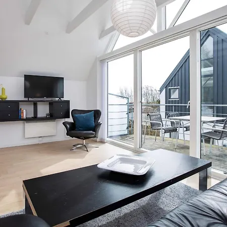 6 Person In Vaeggerlose-by Traum Feriehus Bøtø By