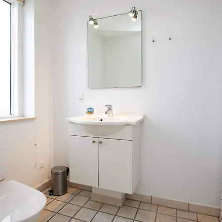 4 Star In Vaeggerlose Ferienhaus *