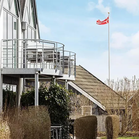 4 Star In Vaeggerlose Semesterbostad